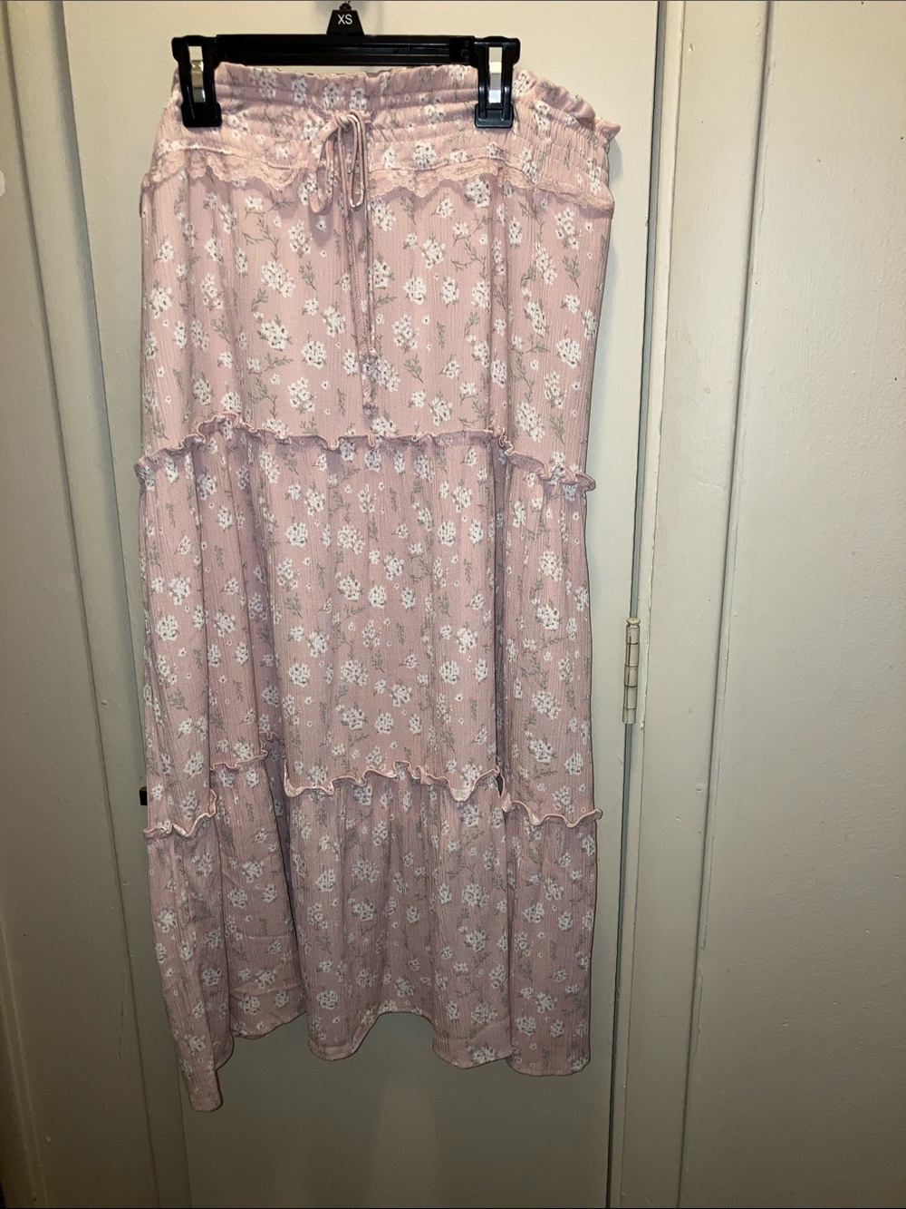Celebrity Pink Blush Pink Floral Tiered Maxi Skirt Large